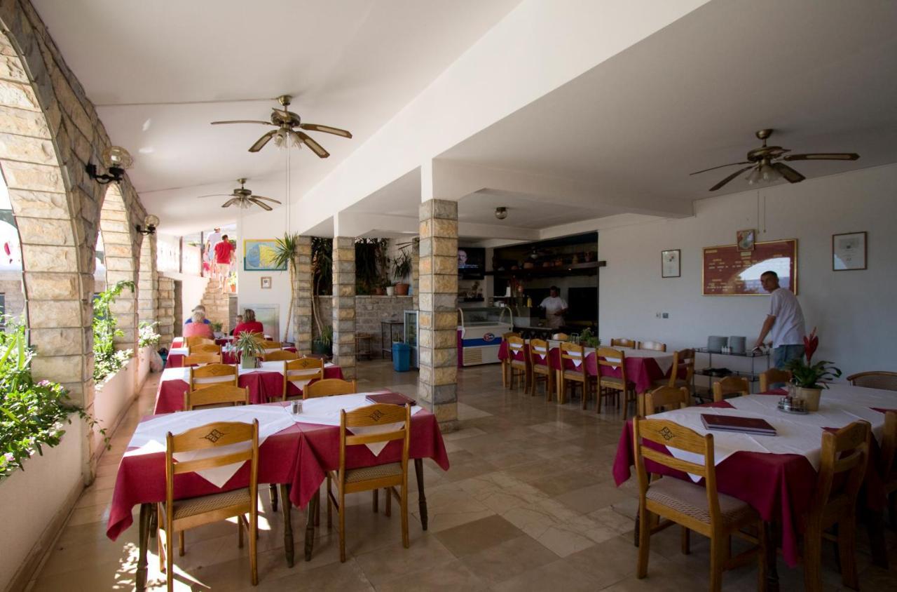 Villa Ljetni San Omis Exterior photo